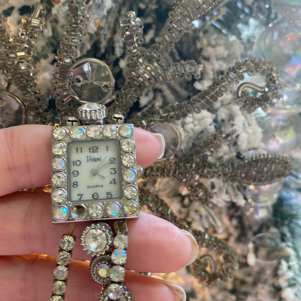 Beautiful rhinestone watch needs battery